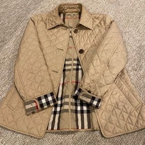 Burberry button closure jacket. Beige. Size medium.